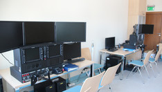 Sala VD-25 (Widok na trenażery lotu od okien)