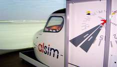 Symulator lotu nieruchomy ALSIM znajdujący się w OKL (Widok zewnątrz)